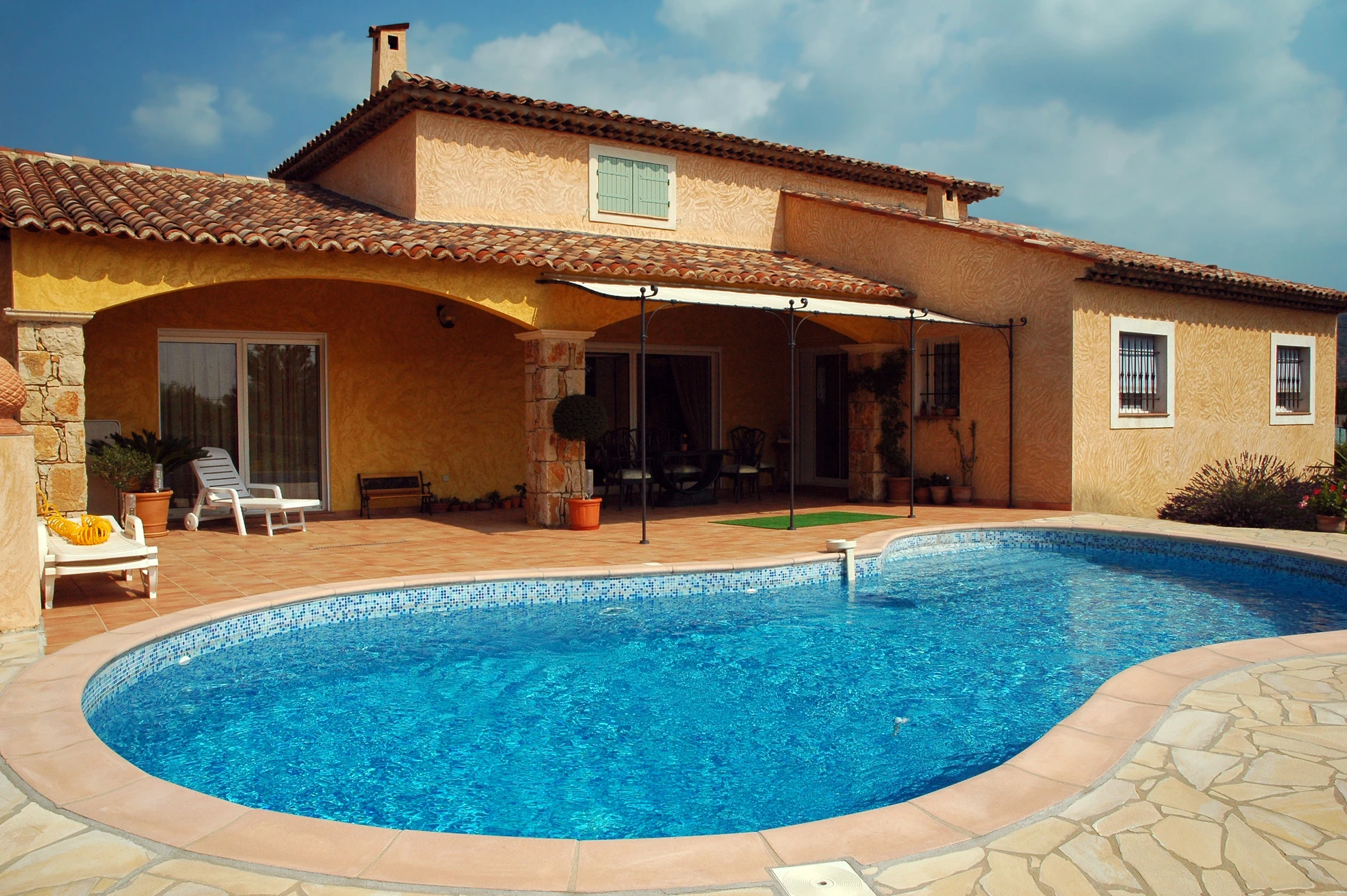 Chantier de construction r&eacute;sidentielle en cours, structure interne d'une maison individuelle